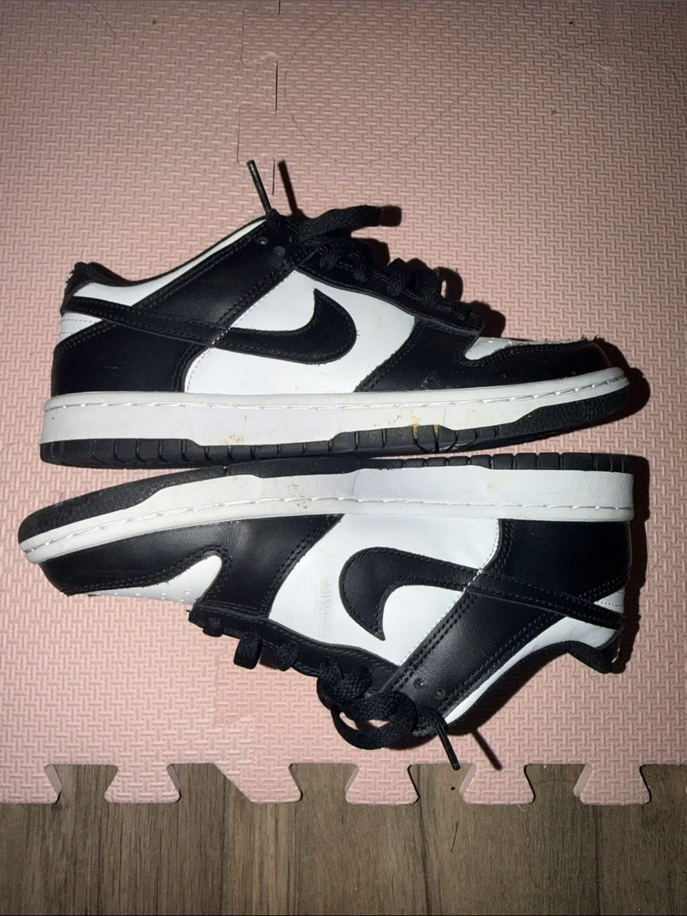 Nike Panda Low Dunks (Size: 6 Youth)